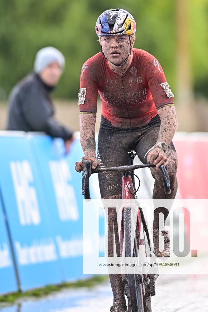 Dutch Fem Van Empel of Team Visma-Lease a Bike crosses the finish line at the women s elite race of the Berencross Meulebeke cyclocross cycling event, race 2 8 in the HG Cross competition, on Saturday 17 October 2026. DAVIDxPINTENS x190096434x