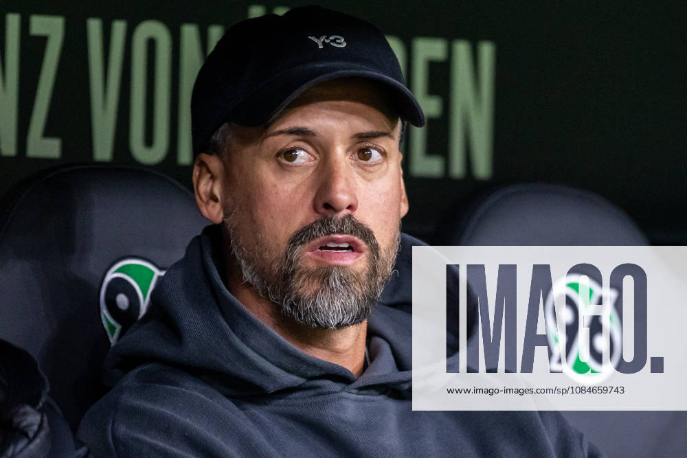 Sandro Wagner, Hannover 96, Head Coach (GER), Hannover 96 vs. FC St. Pauli, Soccer, 2. Bundesliga, Matchday 8, 2026–2027 Season, October 17, 2026 DFL regulations prohibit any use of photographs as image sequences and or quasi-video GER, Hannover 96 vs. FC St. Pauli, Soccer, 2. Bundesliga, Matchday 8, 2026–2027 season, October 17, 2026, Hannover