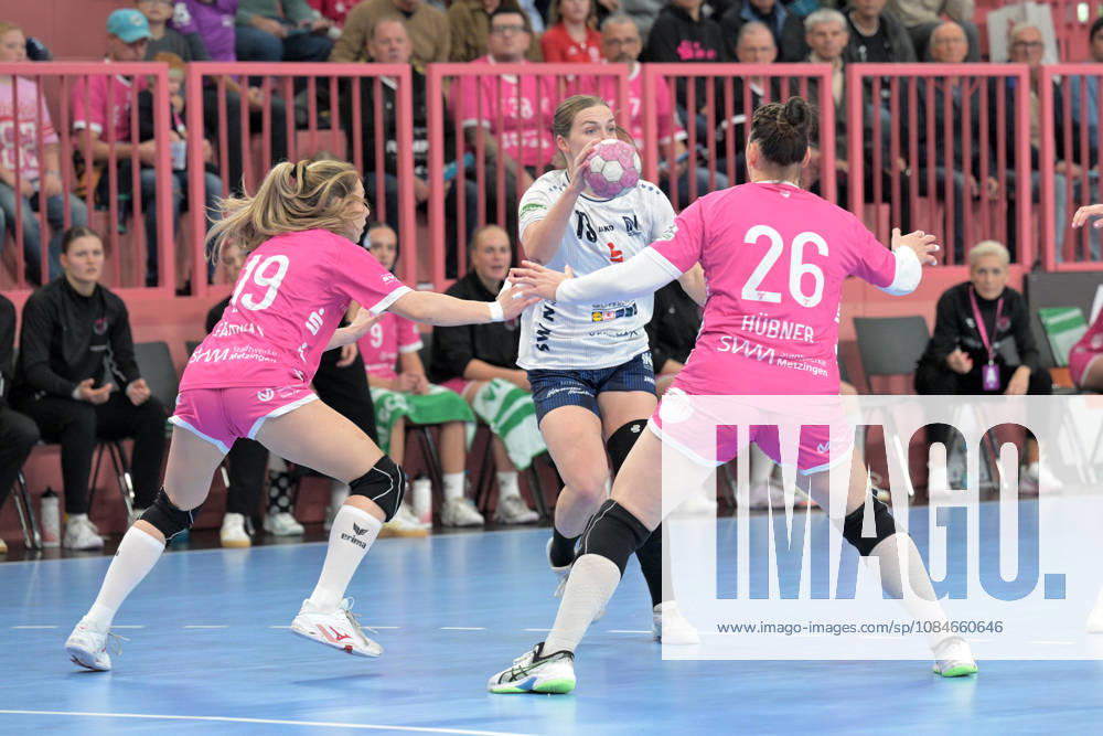 Alicia Stoffel (Sport Union Neckarsulm), No. 13, takes on Johanna Farkas (TusSies Metzingen), No. 19, and Svenja Huebner (TusSies Metzingen), No. 26; TusSies Metzingen vs. Sport Union Neckarsulm, Handball, Alsco HBF, Matchday 6, 2026–2027 season, October 17, 2026 TusSies Metzingen vs. Sport Union Neckarsulm, Handball, Alsco HBF, Matchday 6, 2026–2027 season, October 17, 2026, Tübingen
