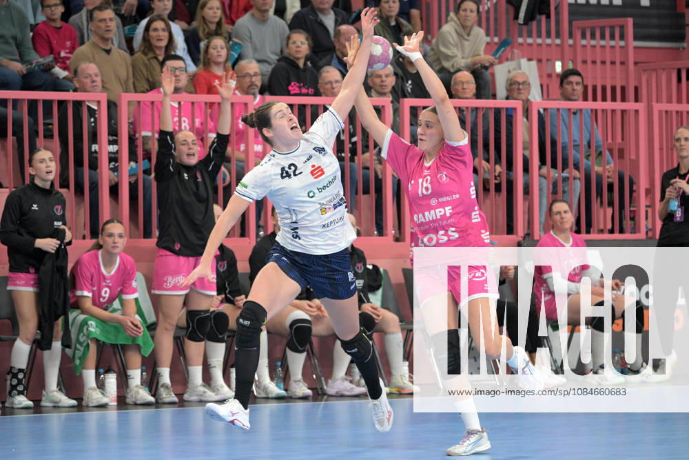 Battle for the ball between Amber Verbraeken of Sport Union Neckarsulm, 42, and Santina Sabatnig of TusSies Metzingen, 18. TusSies Metzingen vs. Sport Union Neckarsulm, Handball, Alsco HBF, Matchday 6, 2026–2027 season, October 17, 2026 TusSies Metzingen vs. Sport Union Neckarsulm, Handball, Alsco HBF, Matchday 6, 2026–2027 season, October 17, 2026, Tübingen