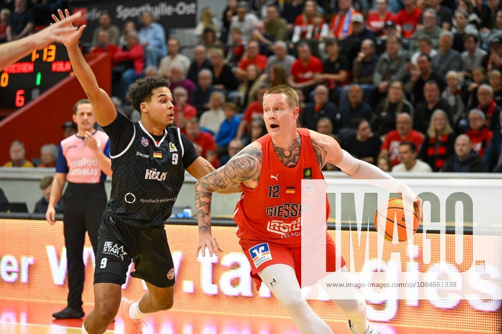 Maxi Begue, Robin Benzing, Barmer 2 Basketball Bundesliga, Pro A, Matchday 5, 46ers, 2026–2027 Basketball Season, BBL, Germany, Giessen 46ers vs. RheinStars Cologne, Giessen in red, Men s, Cologne in black