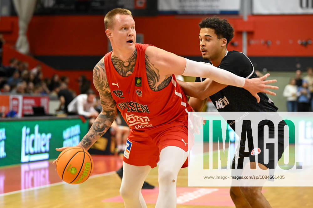 Robin Benzing, Maxi Begue, Barmer 2 Basketball Bundesliga, Pro A, Matchday 5, 46ers, 2026–2027 basketball season, BBL, Germany, Giessen 46ers vs. RheinStars Cologne, Giessen in red, men s, Cologne in black