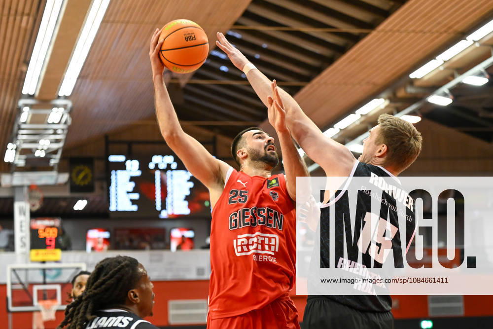 Viktor Kovacevic, Björn Roher, Barmer 2 Basketball Bundesliga, Pro A, Matchday 5, 46ers, 2026–2027 Basketball Season, BBL, Germany, Giessen 46ers vs. RheinStars Cologne, Giessen in red, Men s, Cologne in black