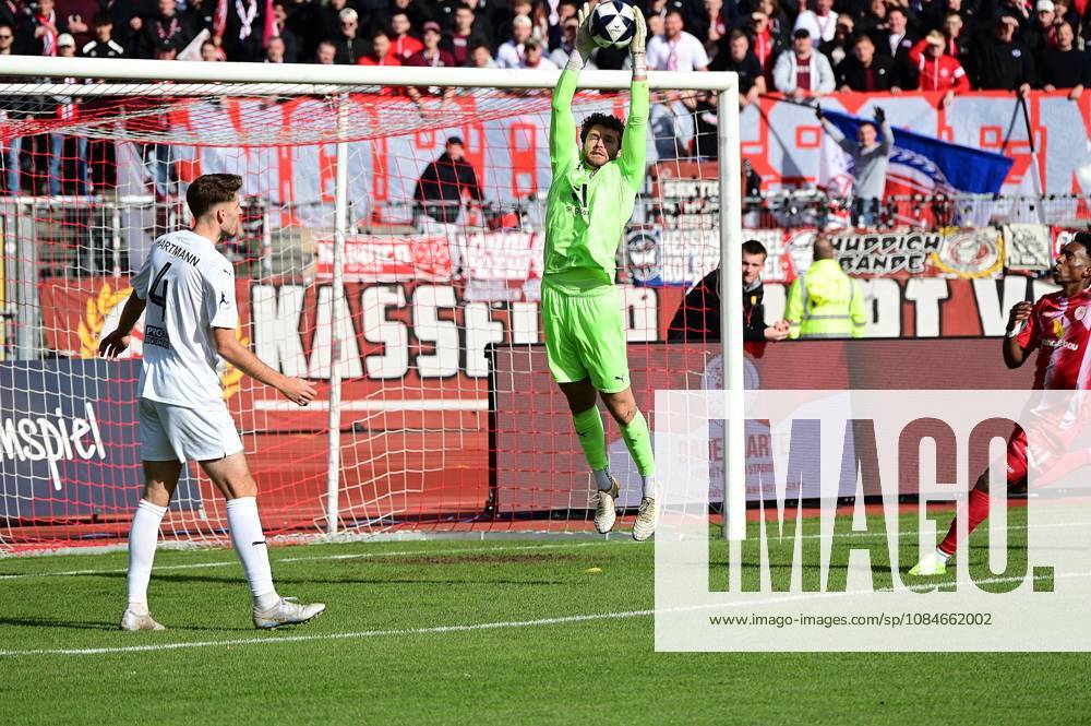 Kassel, Auestadion, Regionalliga Südwest, 2026–2027 season, KSV Hessen Kassel vs. VfR Mannheim, Goalie David Nreca Bisinger, VfR Mannheim