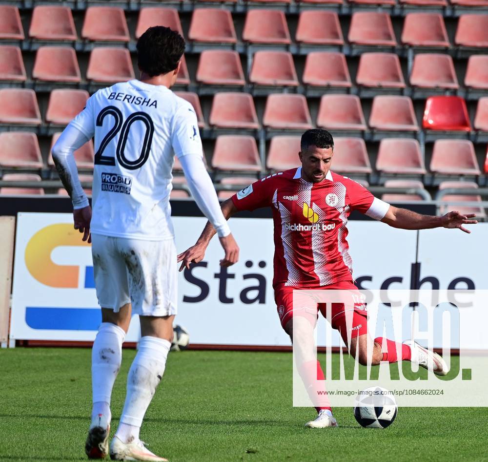 Kassel, Auestadion, Regionalliga Südwest, 2026–2027 season, KSV Hessen Kassel vs. VFR Mannheim, Flamur Berisha (VFR) vs. Adrian Bravo Sanchez (17), Hessen Kassel