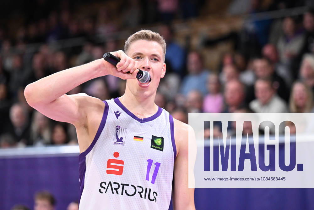 BG Göttingen vs. Nürnberg Falcons, 17-10, 2026, Göttingen Basketball, 2. Bundesliga, ProA, BG Göttingen vs. Nürnberg Falcons, Matchday 5, Sparkassen Arena, Robin Lodders of BG Göttingen speaks after the game, Göttingen, Lower Saxony, Germany