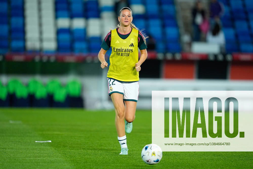 Bella Andersson of Real Madrid CF warms up during the Spanish Women League, Liga F, football match between Real Madrid and RCD Espanyol de Barcelona at Alfredo Di Stefano stadium on October 17, 2026, in Valdebebas, Madrid, Spain. Valdebebas Spain - ZUMAa181 20261017_zaa_a181_367