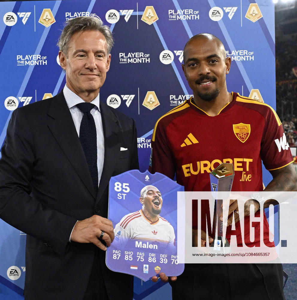 Donyell Malen EA SPORTS FC Player of the month di agosto settembre with John Galantic New CEO AS ROMA during the Serie A Enilive soccer match between AS Roma and Genoa at the Rome s Olympic stadium, Italy - October 17, 2026. - Soccer.