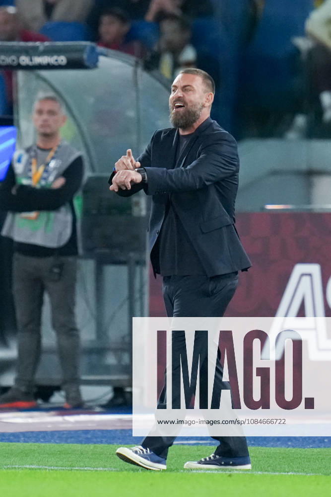 AS Roma v Genoa CFC - Serie A Enilive Daniele De Rossi Head Coach of Genoa CFC reacts during the Serie A Enilive match between AS Roma and Genoa CFC at Stadio Olimpico on October 17, 2026 in Rome, Italy. Rome Olympic Stadium Lazio Italy