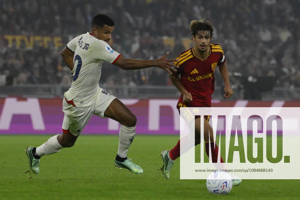 Roma’s Rodrigo Mora fights for the ball with Genoa’s Junior Messias during the Serie A Enilive soccer match between AS Roma and Genoa at the Rome s Olympic stadium, Italy - October 17, 2026. - Soccer.