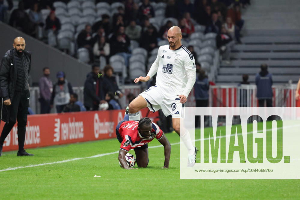 Tanguy NIANZOU (LOSC Lille) et Ludovic AJORQUE (Brest) lors du match LOSC Lille vs Brest, Ligue 1, Decathlon Arena stade Pierre Mauroy, le 17 octobre 2026 - photo Laurent Sanson PsnewZ