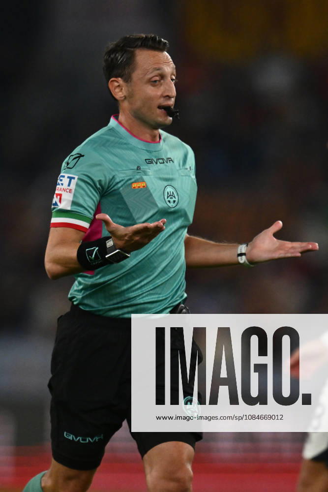 IPA89818580 - Referee Rosario Abisso officiated Matchday 7 of the Serie A Championship between A.S. Roma and Genoa Cricket and Football Club at the Olympic Stadium on September 17, 2026, in Rome, Italy.