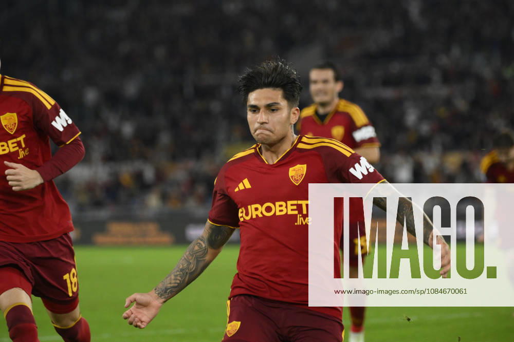 Roma’s Santiago Thomas Castro celebrates after scoring the goal 1-0 during the Serie A Enilive soccer match between AS Roma and Genoa at the Rome s Olympic stadium, Italy - October 17, 2026. - Soccer.