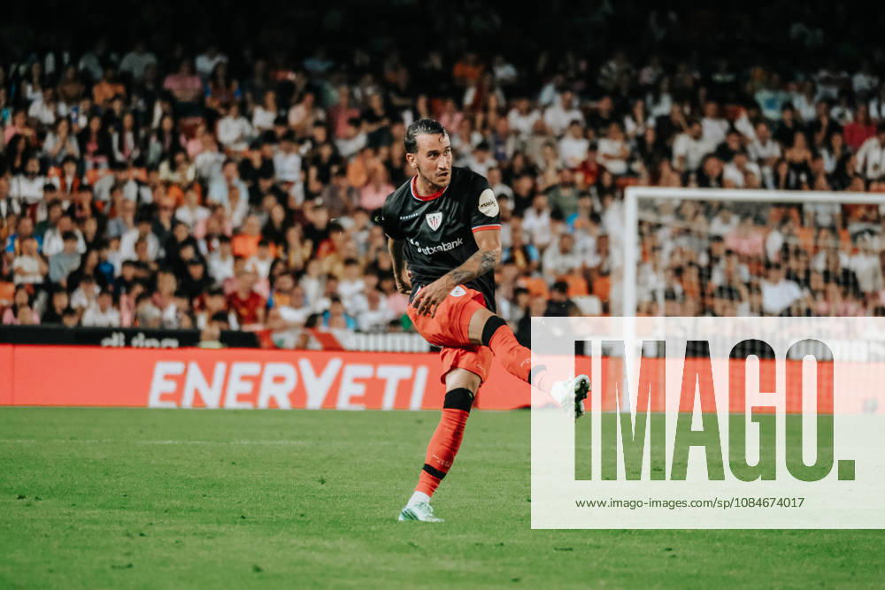 ESP LaLiga EA Sports Valencia CF vs. Athletic Club Alejandro Berenguer Remiro of Athletic during the LaLiga EA Sports match between Valencia CF and Athletic Club played at Mestalla Stadium in Valencia on October 17, 2026, in Spain. Spanish Soccer
