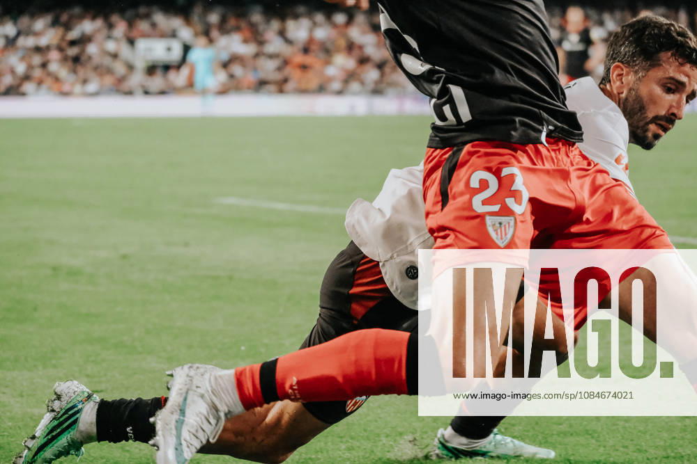 ESP LaLiga EA Sports Valencia CF vs. Athletic Club: Robert Navarro of Athletic during the LaLiga EA Sports match between Valencia CF and Athletic Club, played at Mestalla Stadium in Valencia on October 17, 2026, in Spain. Spanish Soccer