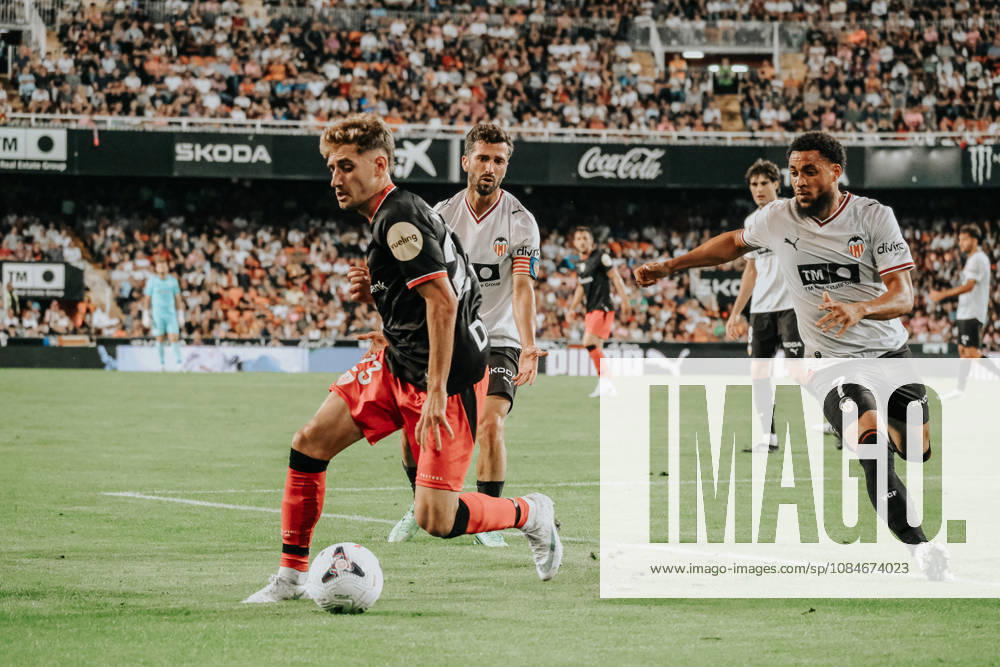 ESP LaLiga EA Sports Valencia CF vs. Athletic Club: Robert Navarro of Athletic during the LaLiga EA Sports match between Valencia CF and Athletic Club, played at Mestalla Stadium in Valencia on October 17, 2026, in Spain. Spanish Soccer