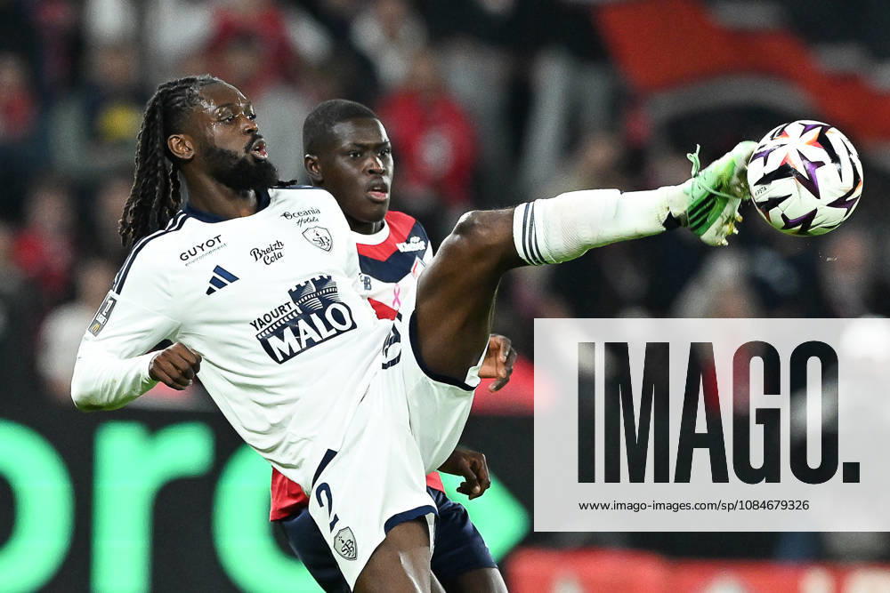 Lille OSC vs Brest Bradly Locko (2) of Brest and Soriba Diaoune (35) of Lille pictured during the French Mc Donalds Ligue 1 season 2026 - 2027 matchday 7 game between Lille OSC and Stade Brest on October 17 , 2026 in Lille, France. (Photo by Jill Delsaux Isosport) Lille France