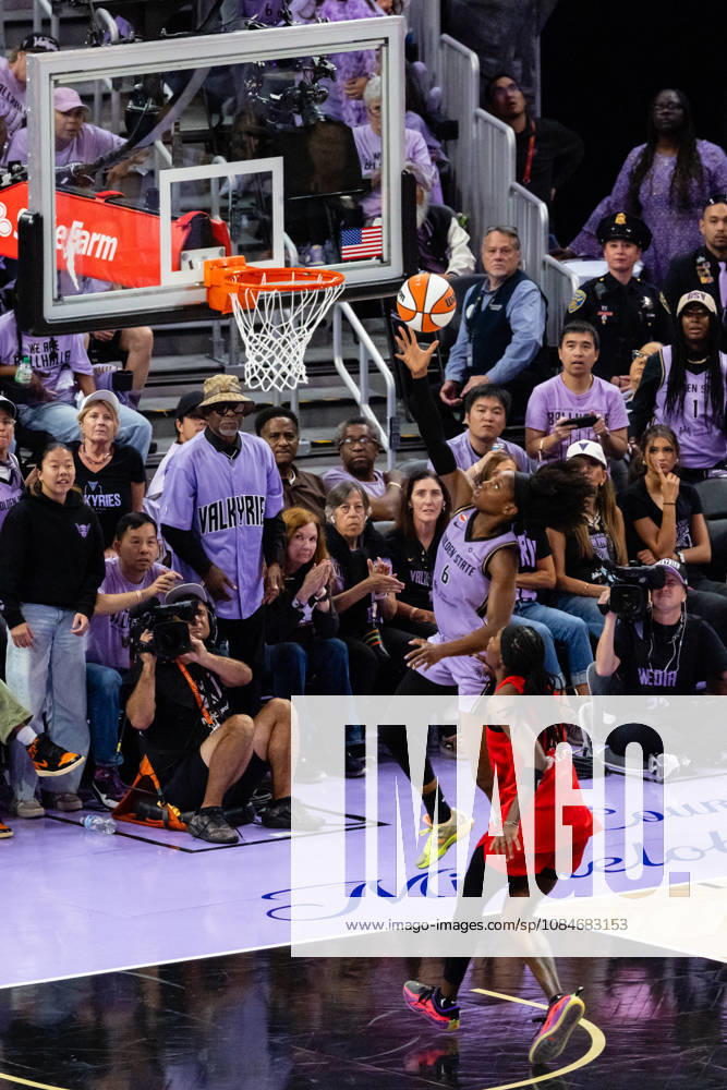 SAN FRANCISCO, CA - OCTOBER 17: Kaila Charles 6 of the Golden State Valkyries scores during Game One of the WNBA, Basketball Damen, USA Playoff Finals against the Atlanta Dream on October 17, 2026 at Chase Center in San Francisco, CA. (Photo by Matthew Huang Icon Sportswire) WNBA: OCT 17 Finals Atlanta Dream at Golden State Valkyries Icon261017023