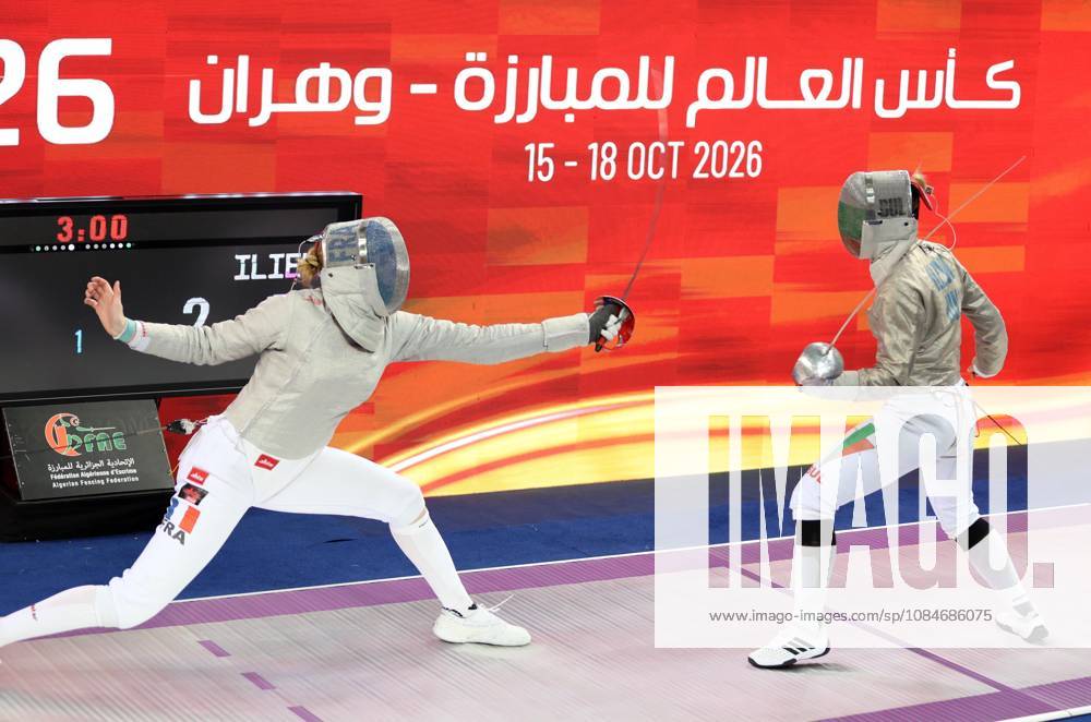 Coupe du Monde d escrime Oran 2026 la Francais Tori Toscane (gauche) affronte la bulgares Ilieva Yoana (droite), lors de la Finale individuelle du sabre fÃ minine, lors de la Coupe du monde d escrime 2026 a Oran, en Algerie, le 17 Octobre 2026 (Photo By Billel Bensalem APP Images) oran AlgÃ rie