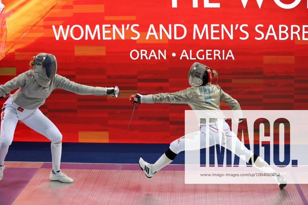 Coupe du Monde d escrime Oran 2026 la Francais Tori Toscane (gauche) affronte la bulgares Ilieva Yoana (droite), lors de la Finale individuelle du sabre fÃ minine, lors de la Coupe du monde d escrime 2026 a Oran, en Algerie, le 17 Octobre 2026 (Photo By Billel Bensalem APP Images) oran AlgÃ rie
