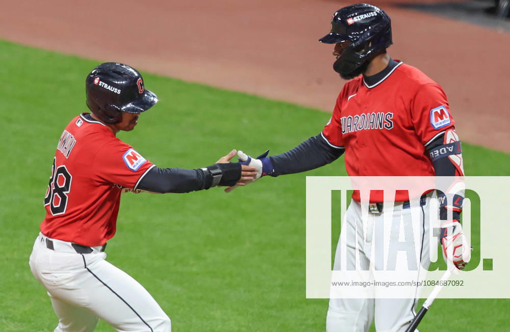 Cleveland Guardian Steven Kwan (38) is congratulated by Jo Adell after scoring on a hit by Chase DeLauter in the first inning against the Tampa Bay Rays during game four of the MLB, Baseball Herren, USA American League Championship Series at Progressive Field in Cleveland, Ohio, on Saturday, October 16, 2026. CLE20261017706 AARONxJOSEFCZYK