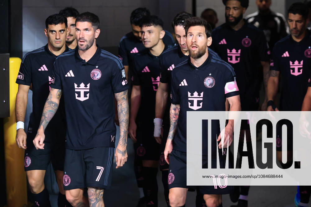 ATLANTA, GA - OCTOBER 17: Inter Miami CF heads back to the pitch for the second half of the Saturday evening MLS, Fussball Herren, USA game between Atlanta United FC and Inter Miami CF on October 17, 2026 at Mercedes-Benz Stadium in Atlanta, Georgia. (Photo by David J. Griffin Icon Sportswire) SOCCER: OCT 17 MLS Atlanta United FC vs Inter Miami CF Icon9532610170528