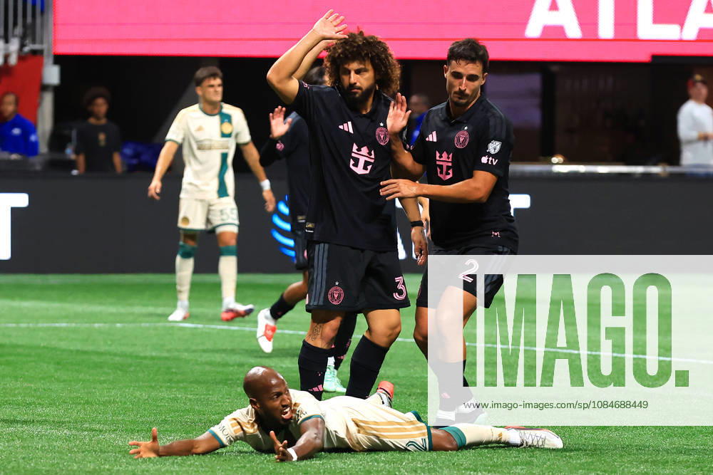 ATLANTA, GA - OCTOBER 17: Fafa Picault (22) of the Atlanta United pleads his case for a foul during the Saturday evening MLS, Fussball Herren, USA game between Atlanta United FC and Inter Miami CF on October 17, 2026 at Mercedes-Benz Stadium in Atlanta, Georgia. (Photo by David J. Griffin Icon Sportswire) SOCCER: OCT 17 MLS Atlanta United FC vs Inter Miami CF Icon9532610170715