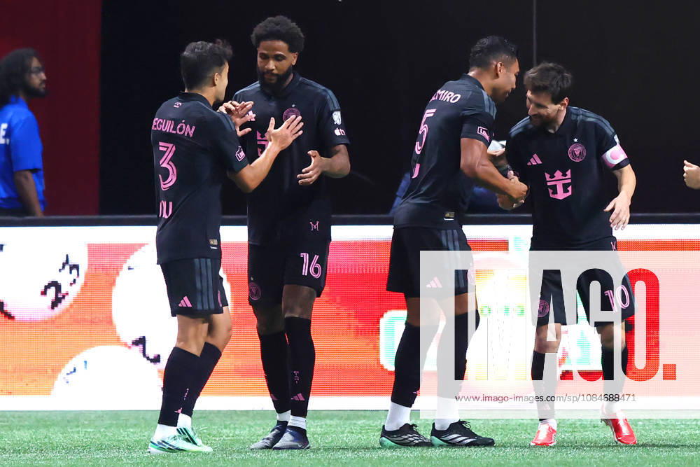 ATLANTA, GA - OCTOBER 17: Inter Miami CF celebrates the goal kicked by Leo Messi (10) of the Inter Miami CF during the Saturday evening MLS, Fussball Herren, USA game between Atlanta United FC and Inter Miami CF on October 17, 2026 at Mercedes-Benz Stadium in Atlanta, Georgia. (Photo by David J. Griffin Icon Sportswire) SOCCER: OCT 17 MLS Atlanta United FC vs Inter Miami CF Icon9532610170828