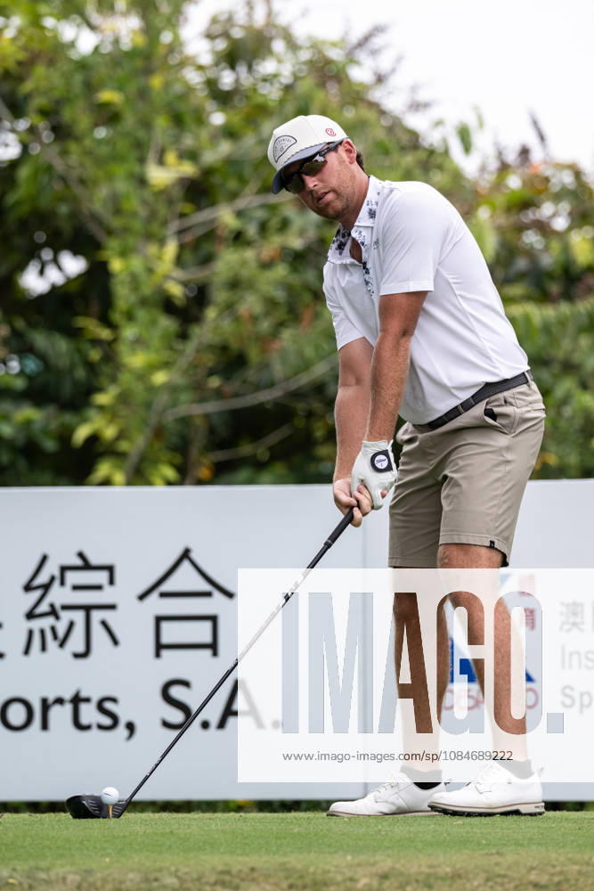 Andy OGLETREE from the USA on the 1st tee. Macau Open Golf 2026 Final Round. Macau Open Golf 2026 Final Round - ZUMAr144 20261018_zap_r144_019
