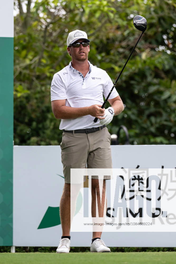 Andy OGLETREE from the USA on the 1st tee. Macau Open Golf 2026 Final Round. Macau Open Golf 2026 Final Round - ZUMAr144 20261018_zap_r144_020