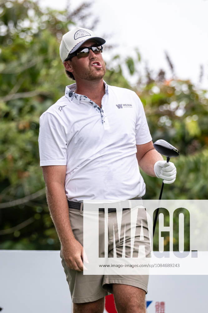 Andy OGLETREE from the USA on the 1st tee. Macau Open Golf 2026 Final Round. Macau Open Golf 2026 Final Round - ZUMAr144 20261018_zap_r144_022