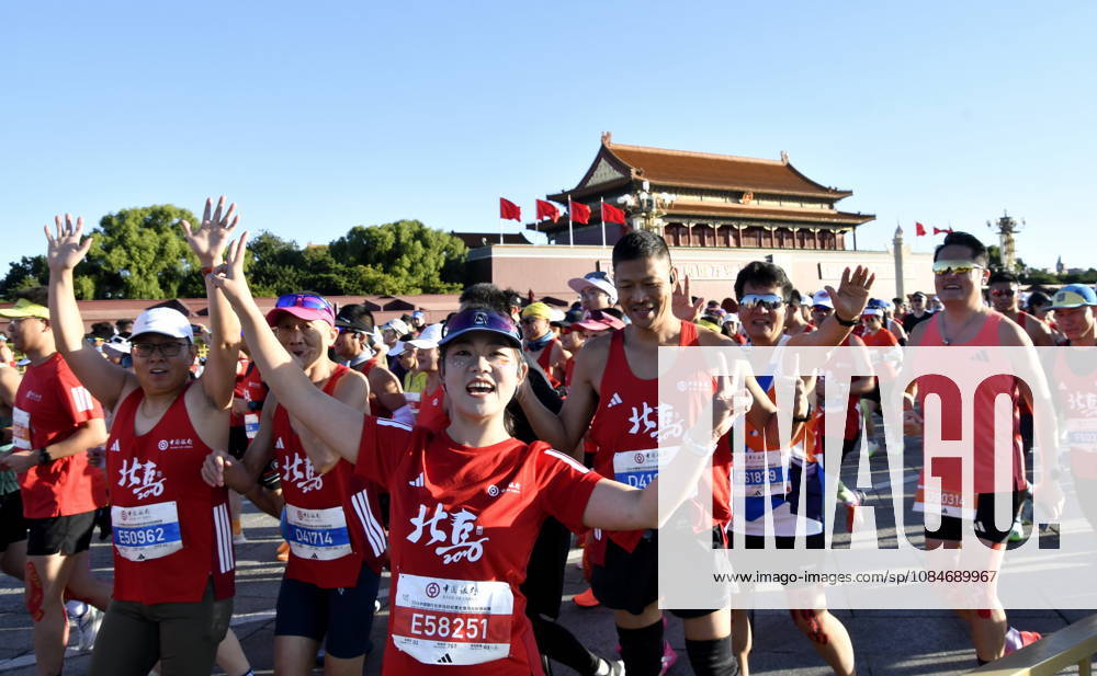 (261018) -- BEIJING, Oct. 18, 2026 -- Runners waves to cameras as they compete during the 2026 Beijing Marathon & National Marathon Championships in Beijing, capital of China, Oct. 18, 2026. ) (SP)CHINA-BEIJING-2026 BEIJING MARATHON(CN) LixXin