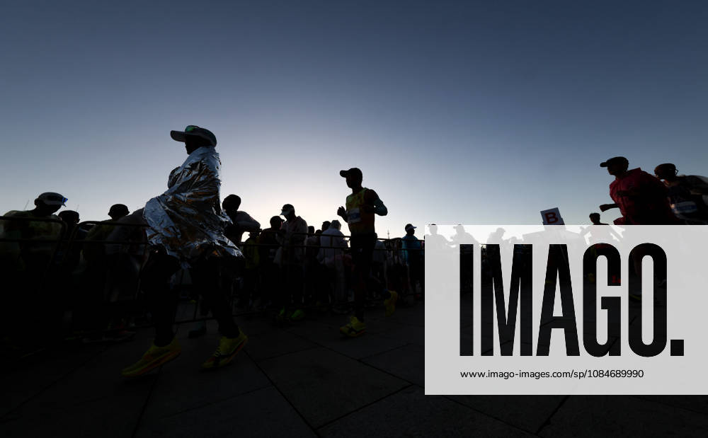 (261018) -- BEIJING, Oct. 18, 2026 -- Runners warm up before the 2026 Beijing Marathon & National Marathon Championships in Beijing, capital of China, Oct. 18, 2026. ) (SP)CHINA-BEIJING-2026 BEIJING MARATHON(CN) LixMing