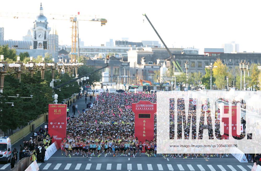 (261018) -- BEIJING, Oct. 18, 2026 -- Runners start during the 2026 Beijing Marathon & National Marathon Championships in Beijing, capital of China, Oct. 18, 2026. ) (SP)CHINA-BEIJING-2026 BEIJING MARATHON(CN) ZhangxChenlin