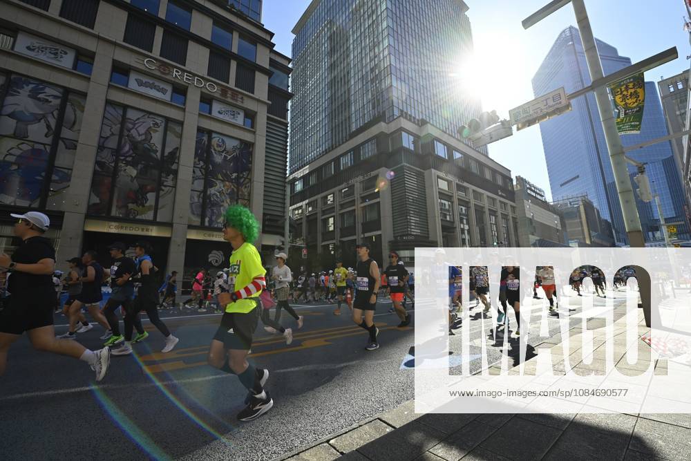 Runners take part in Tokyo Half Marathon in Japan TOKYO, JAPAN - OCTOBER 18 : Runners participate in the Tokyo Half Marathon as they make their way through the Muromachi district in central Tokyo, Japan, October 18, 2026. David Mareuil Anadolu Tokyo Japan. Editorial use only. Please get in touch for any other usage.