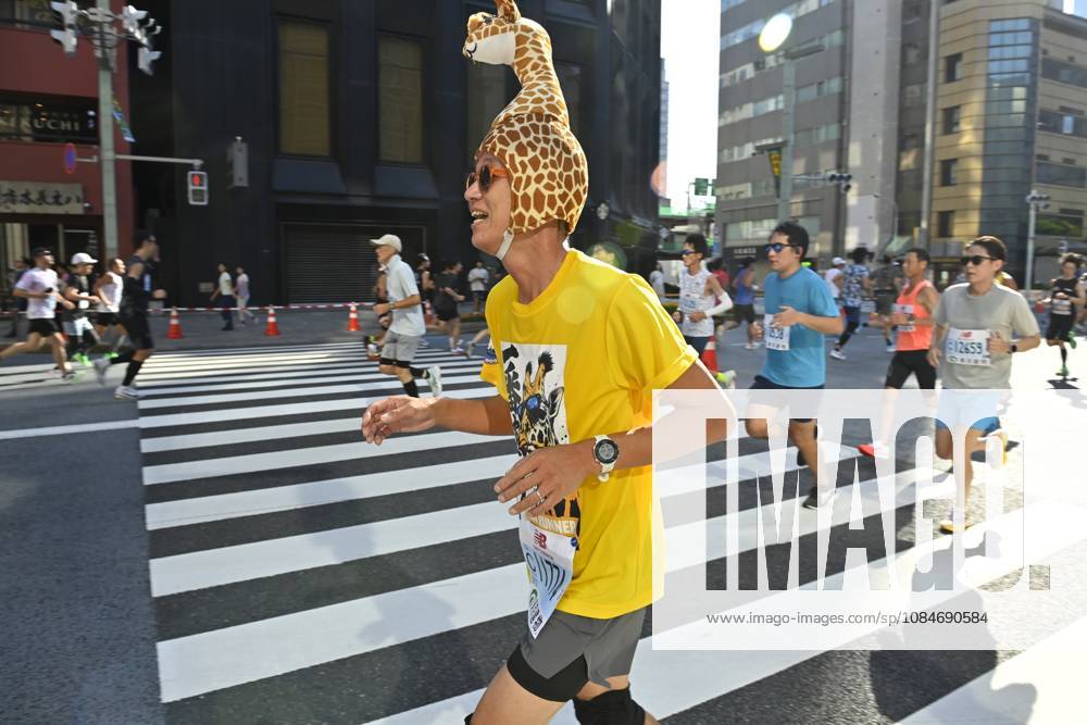 Runners take part in Tokyo Half Marathon in Japan TOKYO, JAPAN - OCTOBER 18 : Runners wearing colorful and unusual costumes participate in the Tokyo Half Marathon as they make their way through the Muromachi district in central Tokyo, Japan, October 18, 2026. David Mareuil Anadolu Tokyo Japan. Editorial use only. Please get in touch for any other usage.