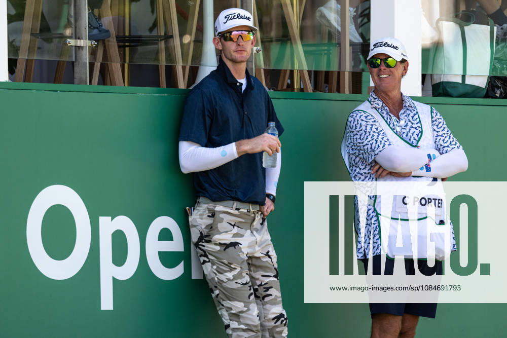 Charles PORTER from the USA takes the tied lead on -14 Par with a stunning -9 Par final round. PORTER and his caddy hide from the heat in the shade of the hospitality stand on the 18th green. Macau Open Golf 2026 Final Round. Macau Open Golf 2026 Final Round - ZUMAr144 20261018_zap_r144_043
