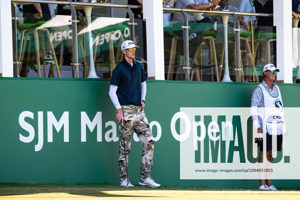 Charles PORTER from the USA takes the tied lead on -14 Par with a stunning -9 Par final round. PORTER and his caddy hide from the heat in the shade of the hospitality stand on the 18th green. Macau Open Golf 2026 Final Round. Macau Open Golf 2026 Final Round - ZUMAr144 20261018_zap_r144_047