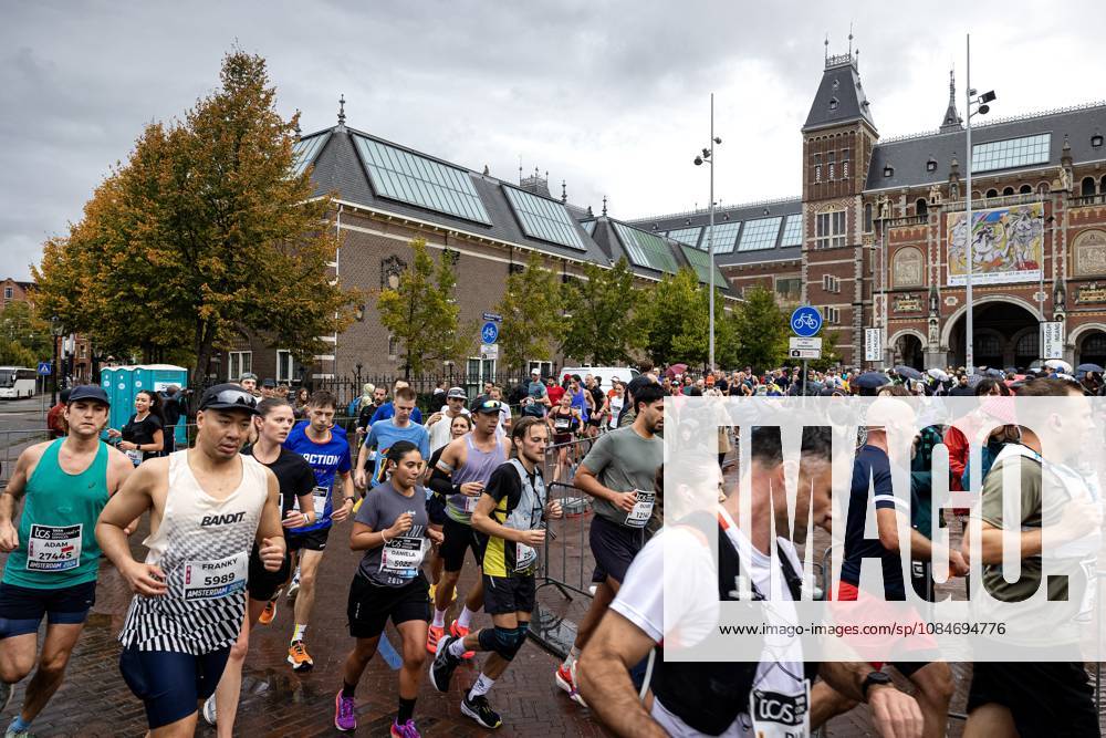 AMSTERDAM - The Amsterdam Marathon at the Rijksmuseum. ANP RAMON VAN FLYMEN ANPxSportx IVx 572814687 originalFilename: 572814687