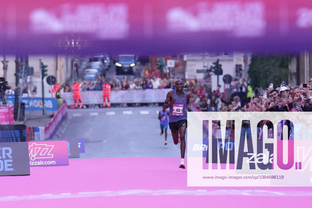 The winner Kibet Filex during the 3th edition of the Wizz Air Rome Half Marathon by Brooks 2026 Rome s, Italy - Sunday, October 18, 2026. ( Photo by Alfredo Falcone LaPresse )