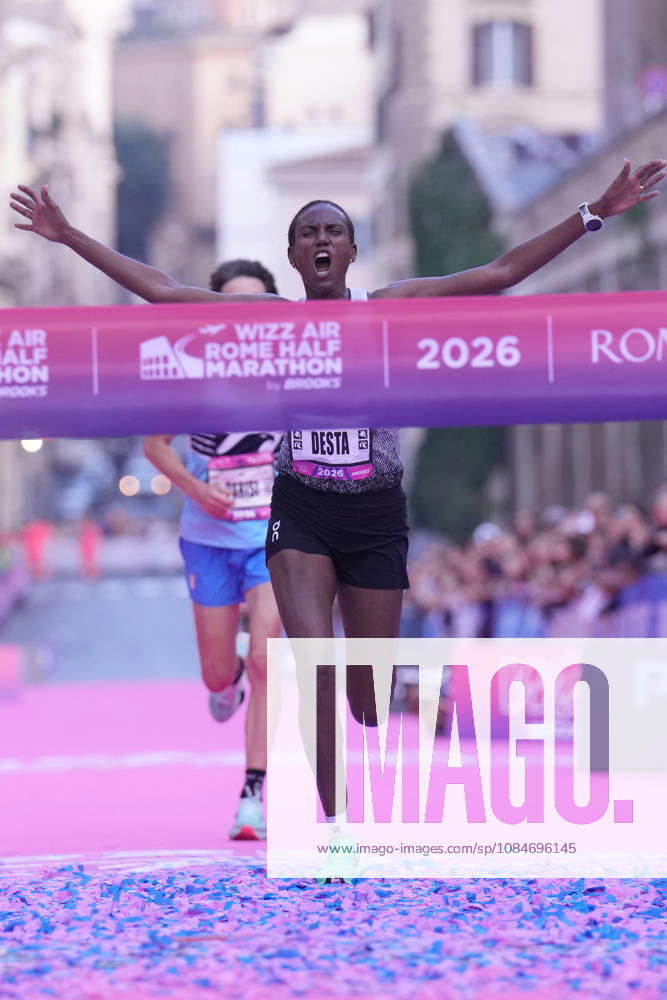 The female winner Desta Netsanet during the 3th edition of the Wizz Air Rome Half Marathon by Brooks 2026 Rome s, Italy - Sunday, October 18, 2026. ( Photo by Alfredo Falcone LaPresse )