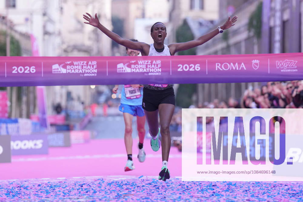 The female winner Desta Netsanet during the 3th edition of the Wizz Air Rome Half Marathon by Brooks 2026 Rome s, Italy - Sunday, October 18, 2026. ( Photo by Alfredo Falcone LaPresse )