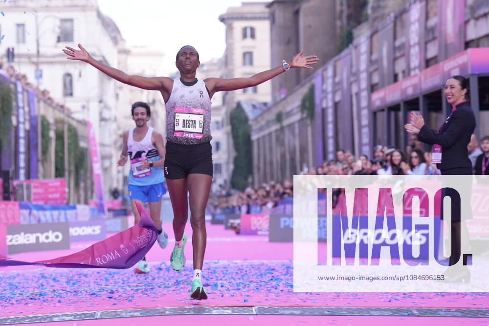 The female winner Desta Netsanet during the 3th edition of the Wizz Air Rome Half Marathon by Brooks 2026 Rome s, Italy - Sunday, October 18, 2026. ( Photo by Alfredo Falcone LaPresse )
