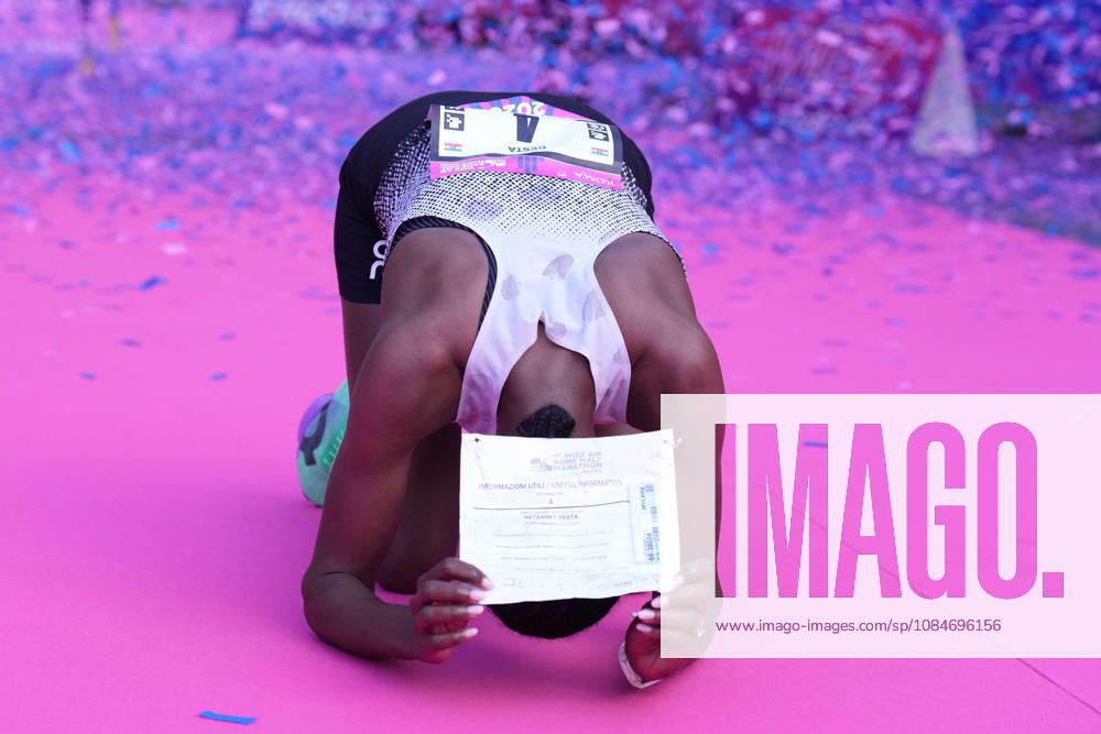 The female winner Desta Netsanet during the 3th edition of the Wizz Air Rome Half Marathon by Brooks 2026 Rome s, Italy - Sunday, October 18, 2026. ( Photo by Alfredo Falcone LaPresse )