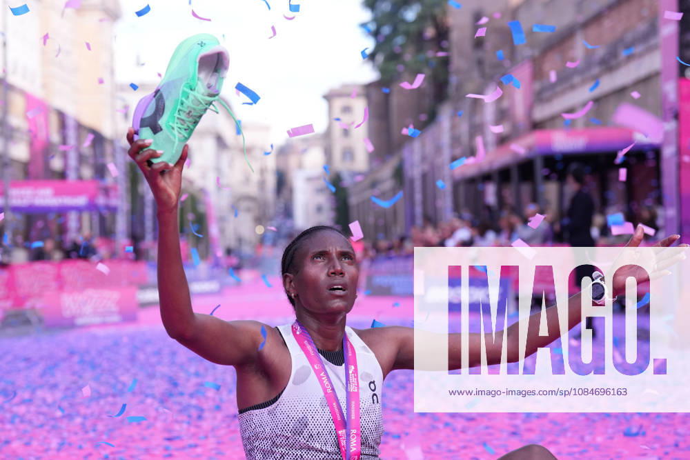 The female winner Desta Netsanet during the 3th edition of the Wizz Air Rome Half Marathon by Brooks 2026 Rome s, Italy - Sunday, October 18, 2026. ( Photo by Alfredo Falcone LaPresse )