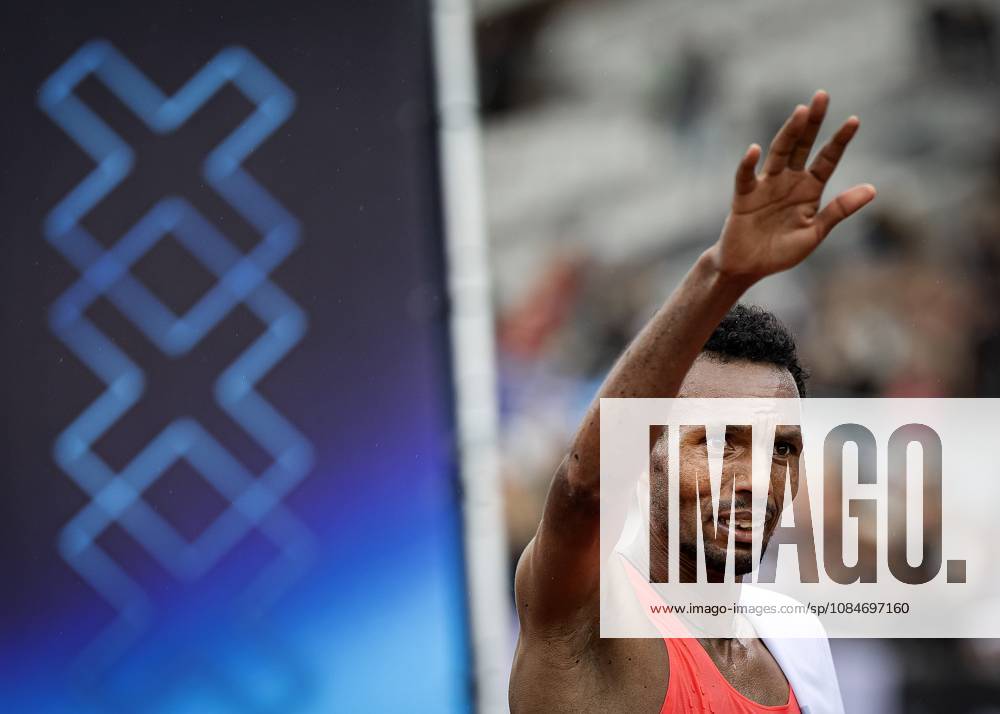 AMSTERDAM - Lemi Berhanu wins the Amsterdam Marathon. ANP RAMON VAN FLYMEN ANPxSportx IVx 572821076 originalFilename: 572821076