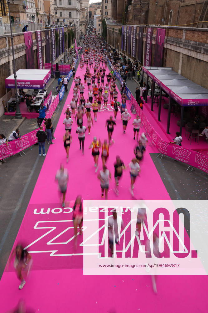 A moment of during the 3th edition of the Wizz Air Rome Half Marathon by Brooks 2026 Rome s, Italy - Sunday, October 18, 2026. ( Photo by Alfredo Falcone LaPresse )