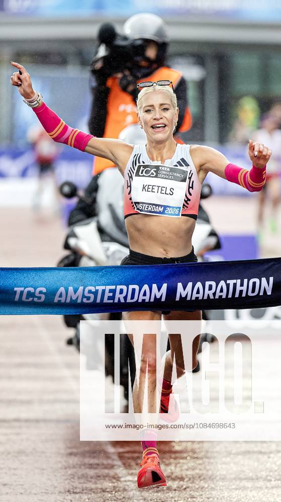 AMSTERDAM - Mikky Keetels is the best Dutch woman at the Amsterdam Marathon. ANP RAMON VAN FLYMEN ANPxSportx IVx 572823819 originalFilename: 572823819