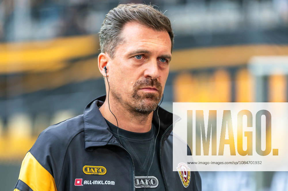 Dresden, Germany, October 18, 2026; 2. Bundesliga 2026–2027; Matchday 8: SG Dynamo Dresden vs. 1. FC Magdeburg. Pictured: Coach Thomas Stamm, SGD. DFL and DFB regulations prohibit any use of photographs as image sequences and or quasi-video.