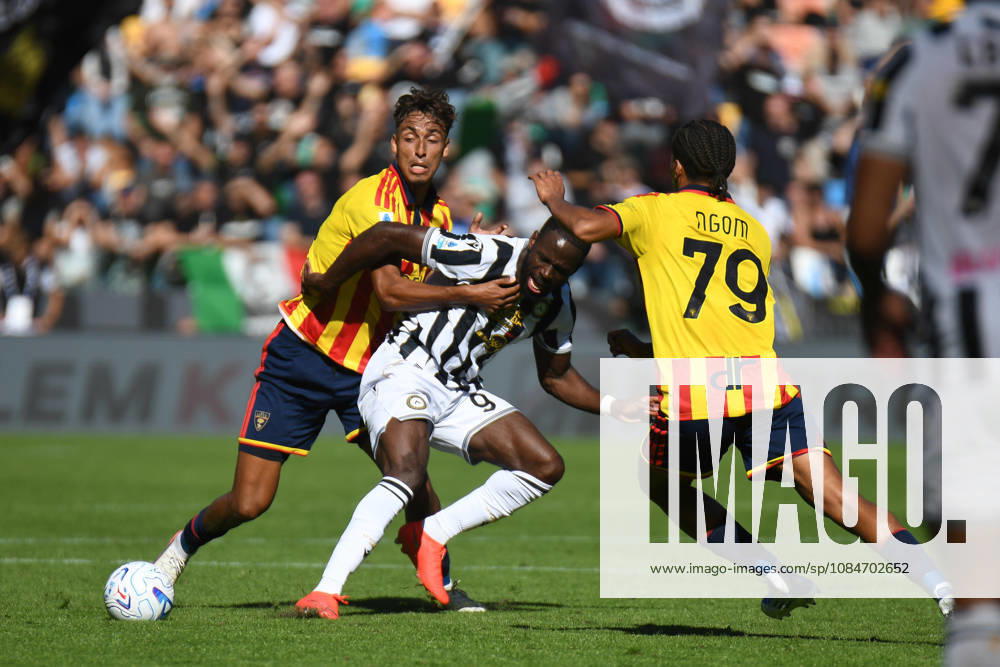 Lecce s Tiago Gabriel in action against Udinese s Keinan Davis during the italian soccer Serie A match between Udinese Calcio vs US Lecce on 18 October 2026 at the Bluenergy stadium in Udine, Italy. ANSA . Soccer: Serie A; Udinese Vs Lecce - ZUMAa110 20261018_zaf_a110_008